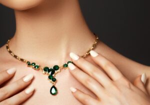 Read more about the article Opal jewellery for the winter bride’s look